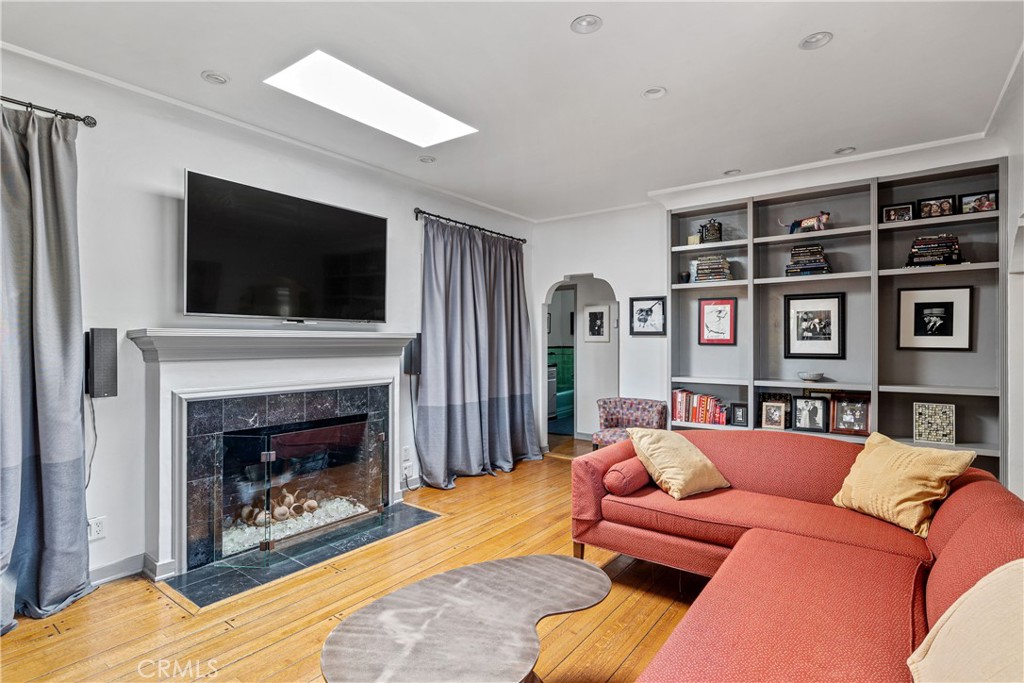 1701 Pier Avenue Property Photo 10
