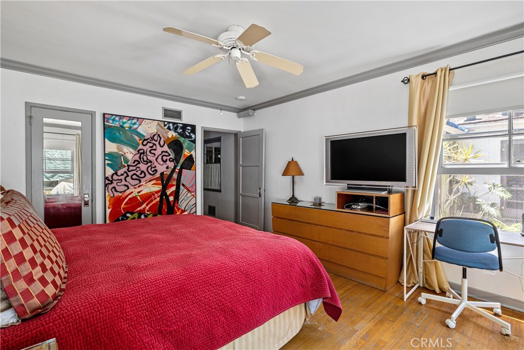 1701 Pier Avenue Property Photo 12
