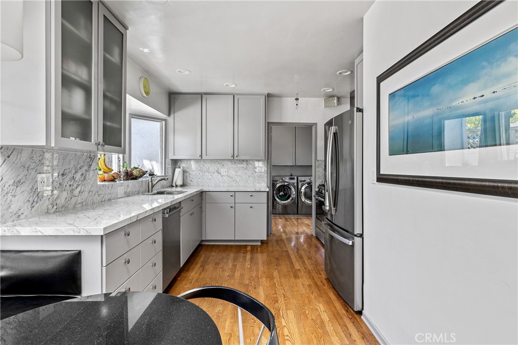 1701 Pier Avenue Property Photo 19
