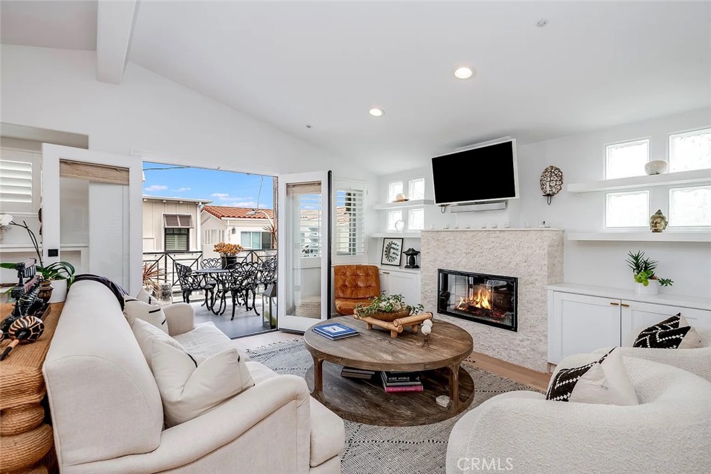 433 Marine B Property Photo 1