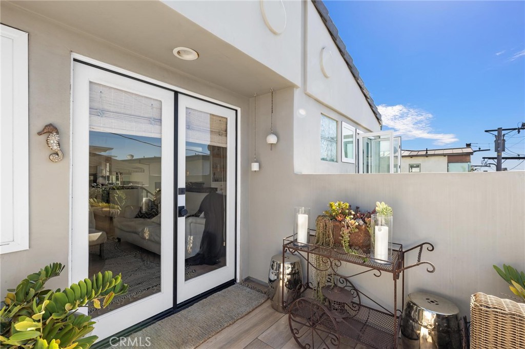 433 Marine B Property Photo 15