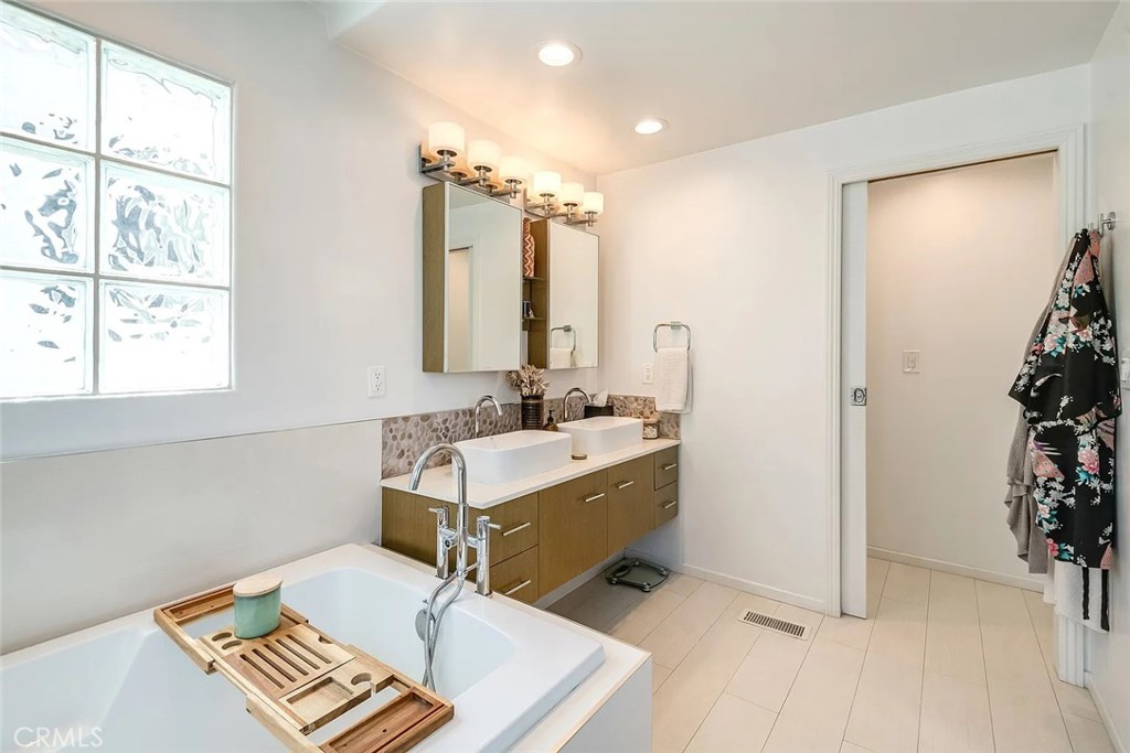 433 Marine B Property Photo 23