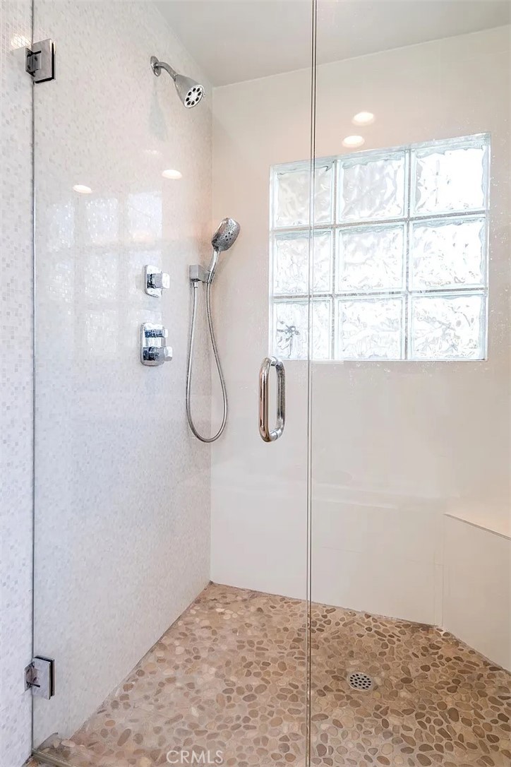 433 Marine B Property Photo 25