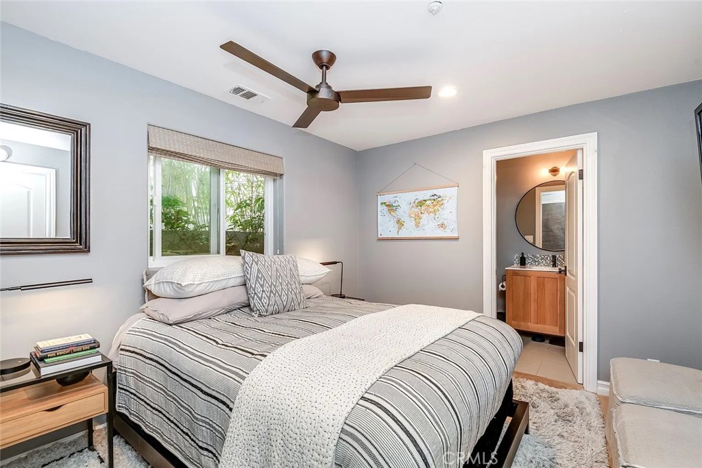 433 Marine B Property Photo 28