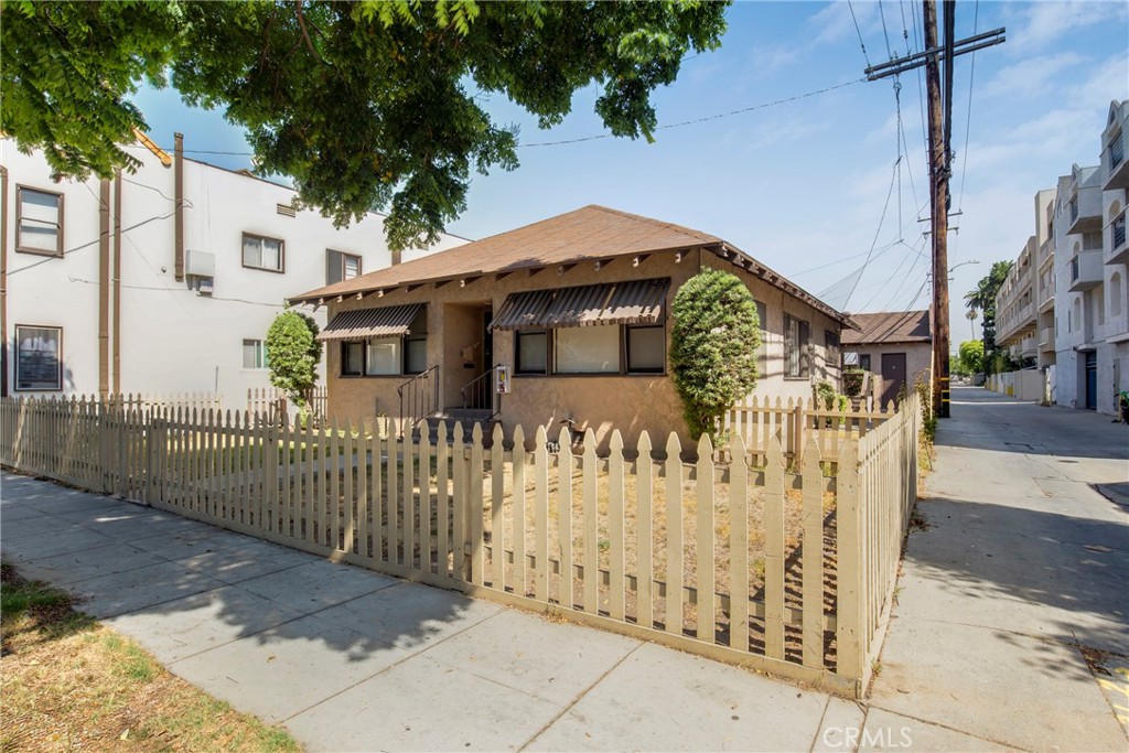 531 W 5th Street Property Photo 3