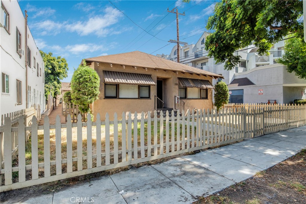 531 W 5th Street Property Photo 4