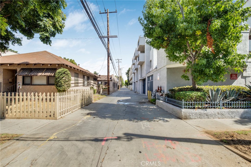 531 W 5th Street Property Photo 5