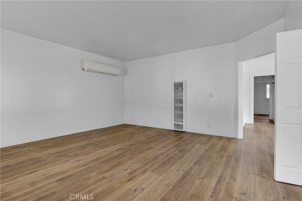 531 W 5th Street Property Photo 8