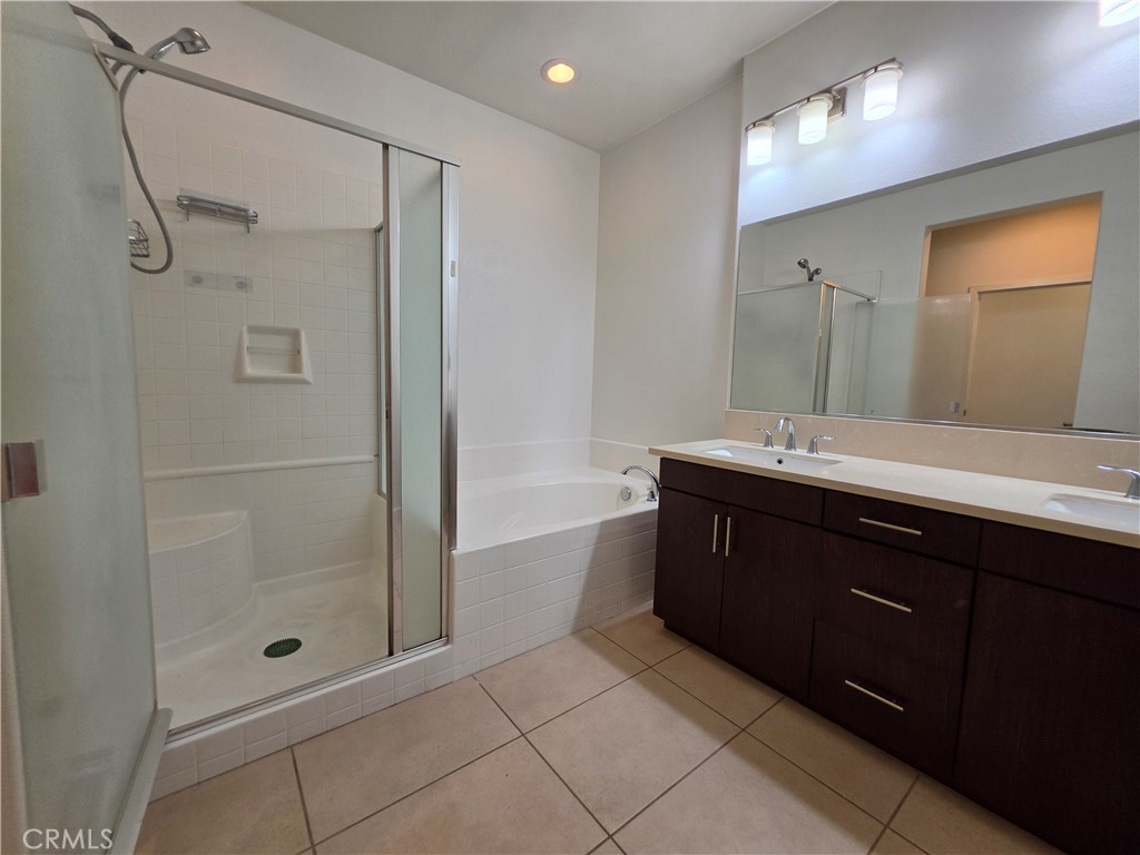 1568 W Artesia D Property Photo 7