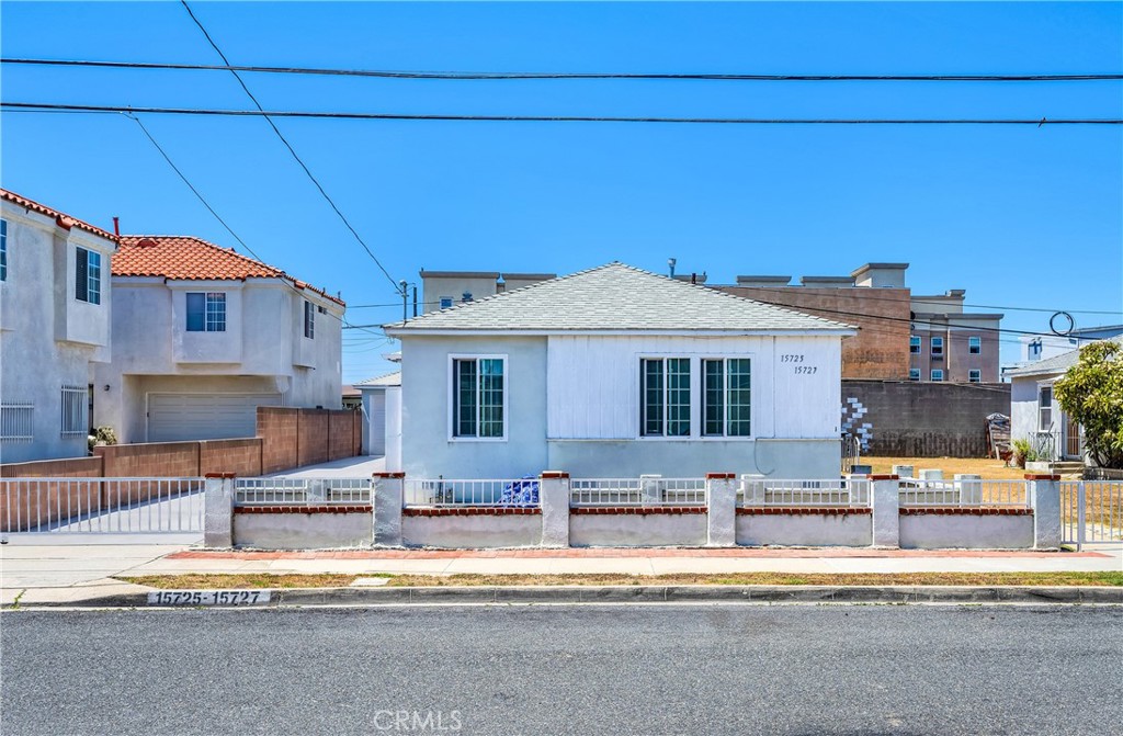 15725 La Salle Avenue Property Photo 3