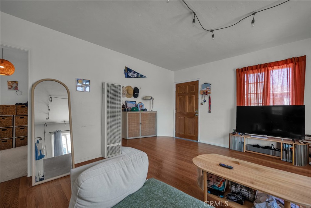 15725 La Salle Avenue Property Photo 9