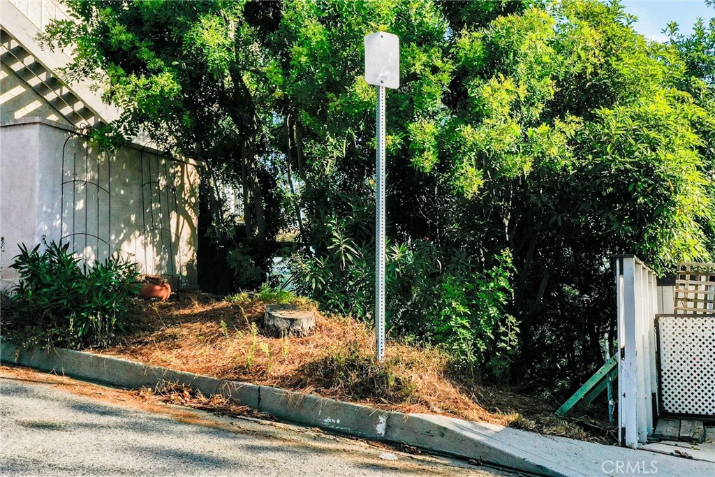 1220 Linda Flora Property Photo 6
