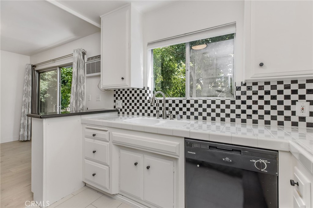 1632 Camden 204 Property Photo 6