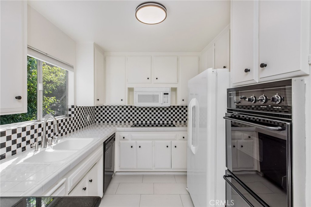 1632 Camden 204 Property Photo 10