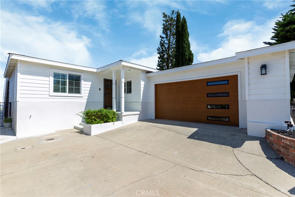 2711 Highcliff Drive Property Photo 1