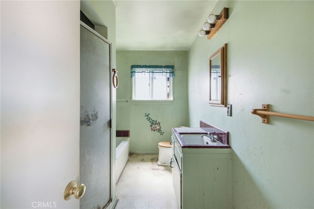 15313 Roselle Avenue Property Photo 9