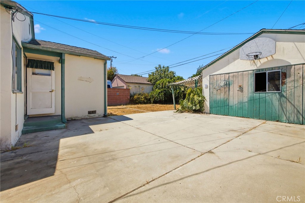 15313 Roselle Avenue Property Photo 12