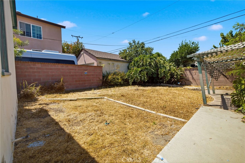 15313 Roselle Avenue Property Photo 13