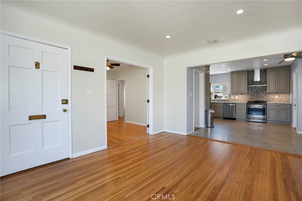 6320 W 85th Street Property Photo 2