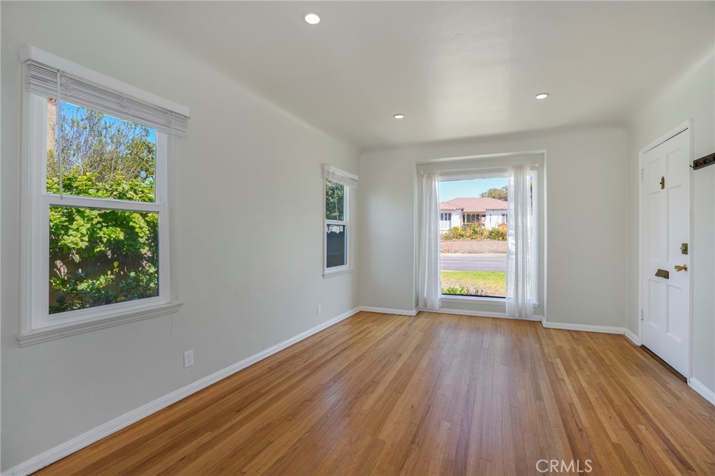 6320 W 85th Street Property Photo 4