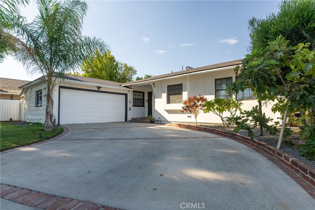 16607 Bahama Property Photo 1