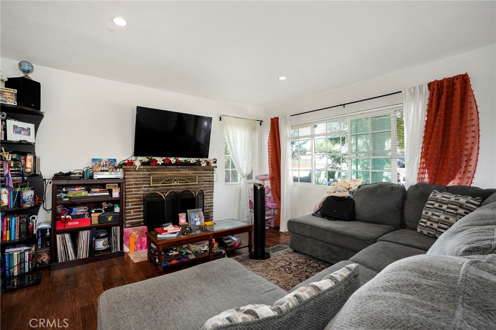 1218 W D Street Property Photo 4