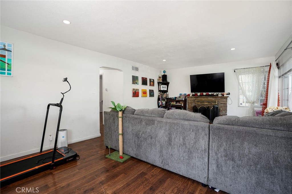 1218 W D Street Property Photo 6