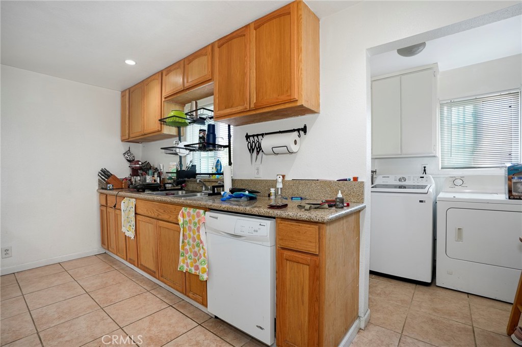 1218 W D Street Property Photo 12