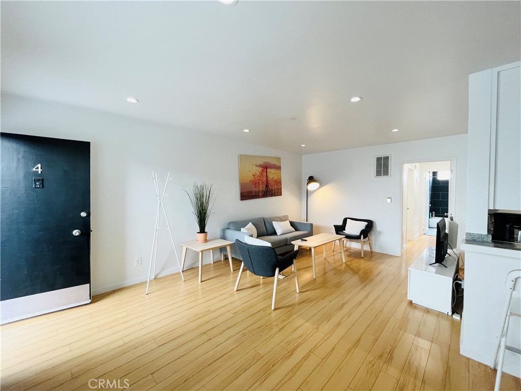 3864 Inglewood Boulevard 7 Property Photo 3