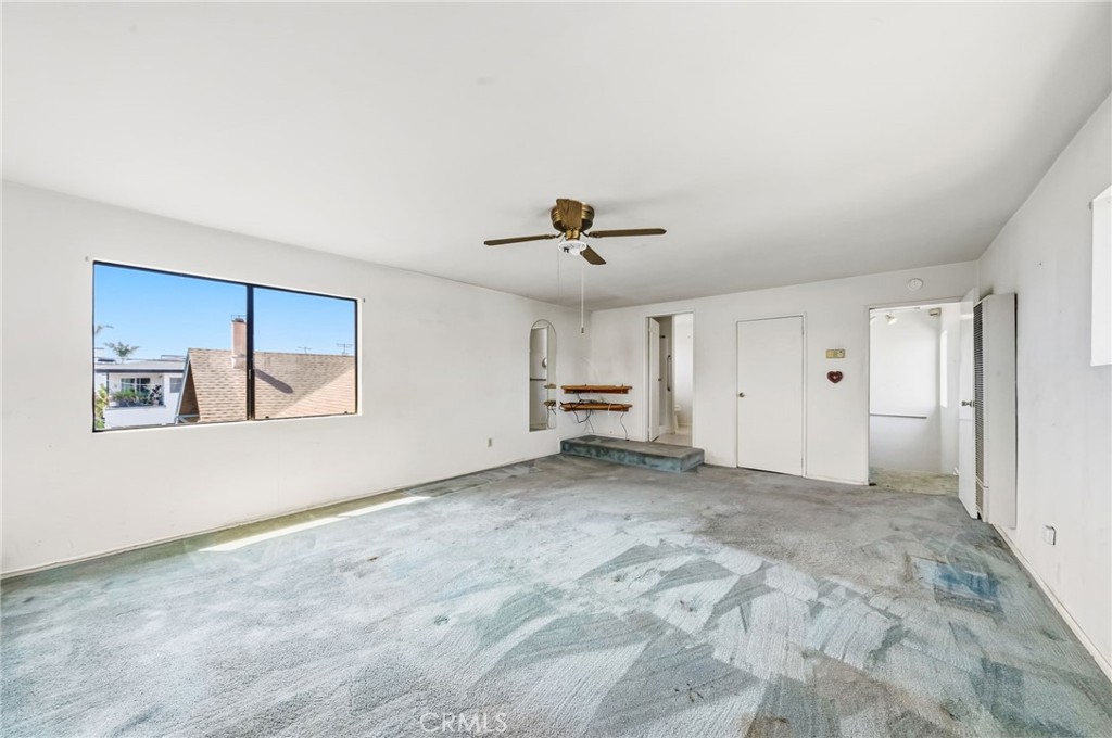 456 W 40th Property Photo 26