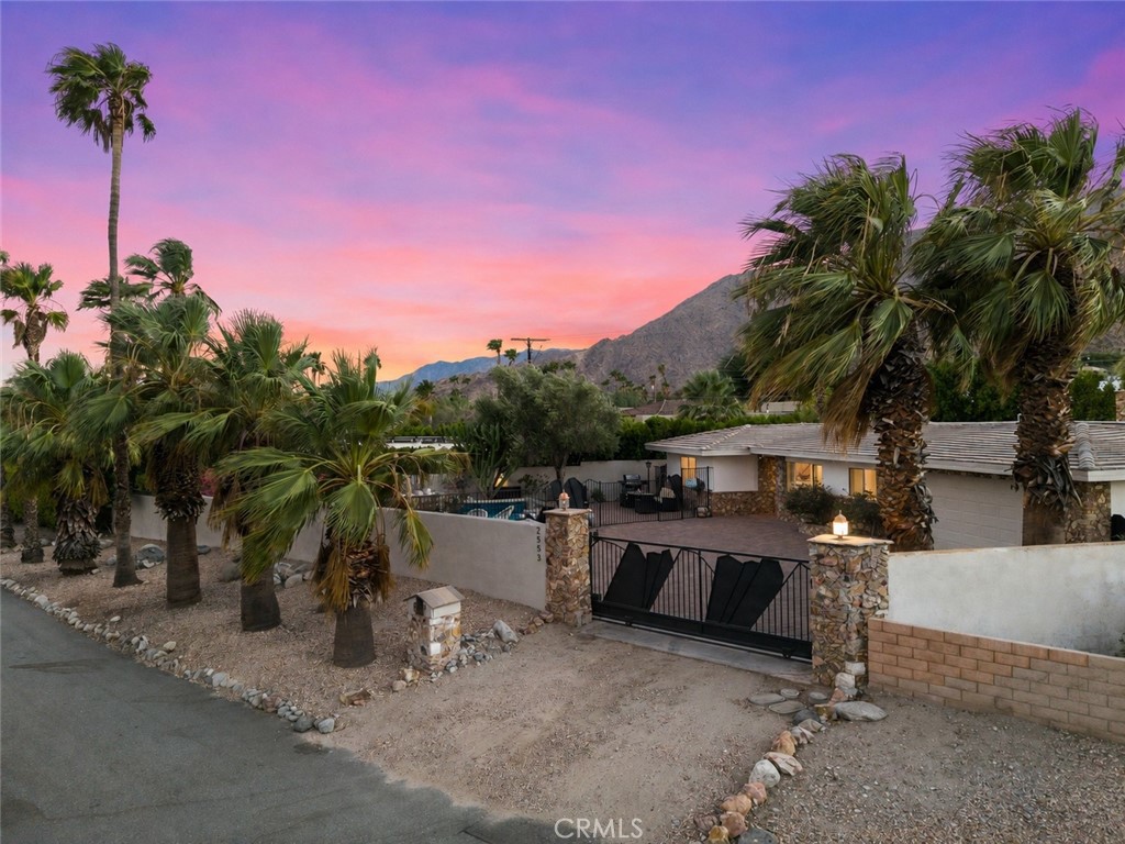 2553 N Cardillo Avenue Property Photo
