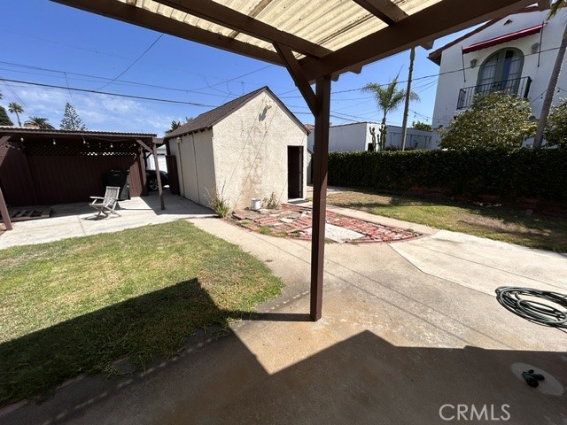 209 Avenue E Property Photo 3