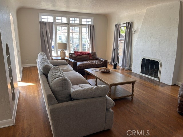 209 Avenue E Property Photo 4