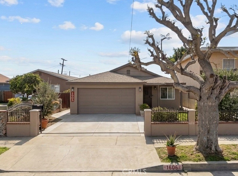 1606 E Sandison Property Photo 1