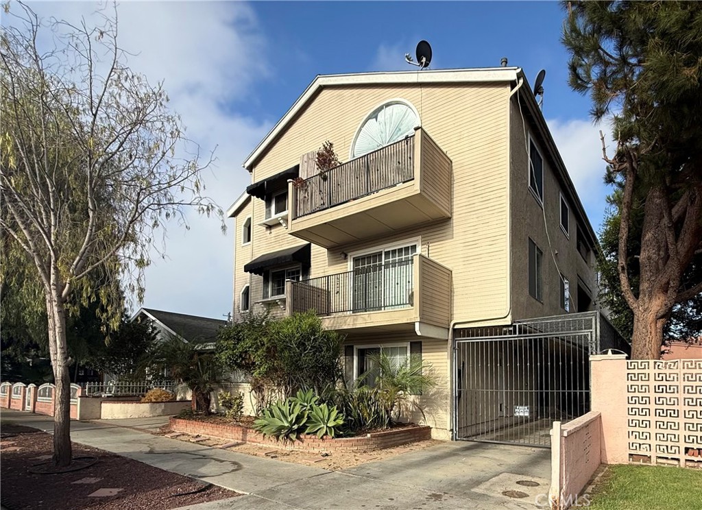 1123 Junipero Avenue 7 Property Photo 1