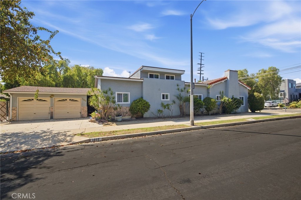 3605 South Barrington Avenue Property Photo 2