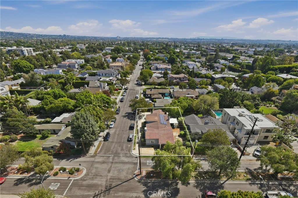3605 South Barrington Avenue Property Photo 8