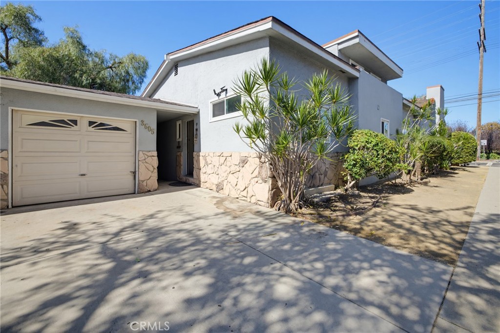 3605 South Barrington Avenue Property Photo 14