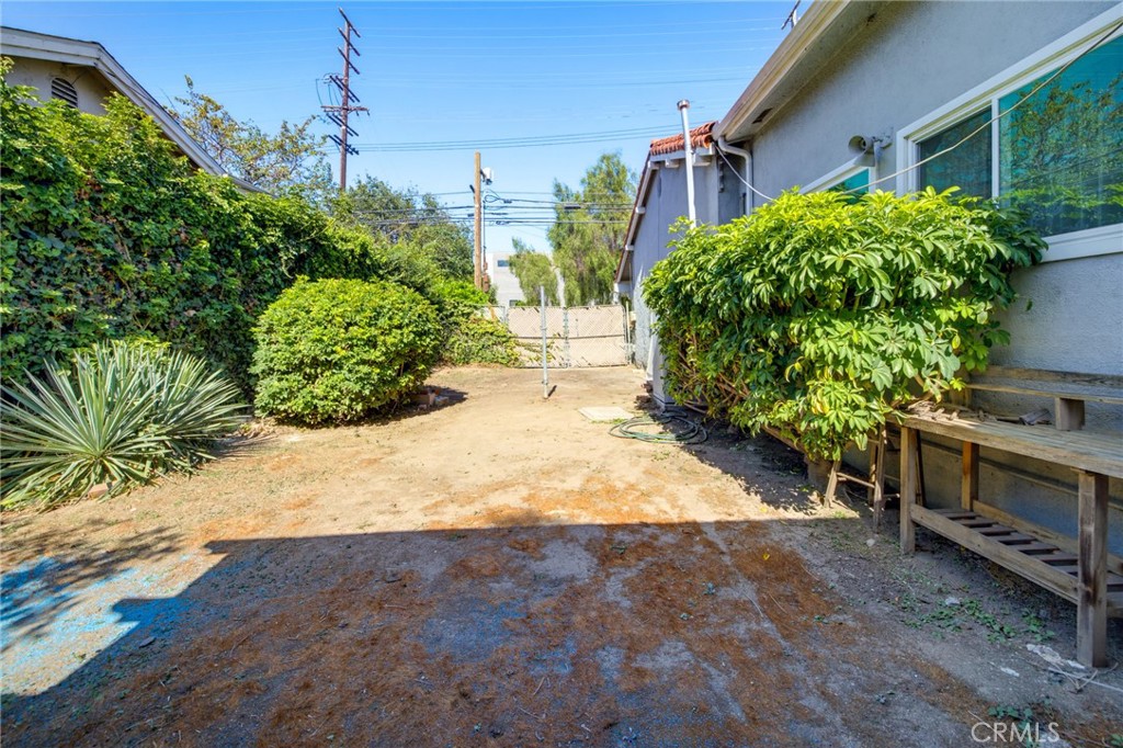 3605 South Barrington Avenue Property Photo 18