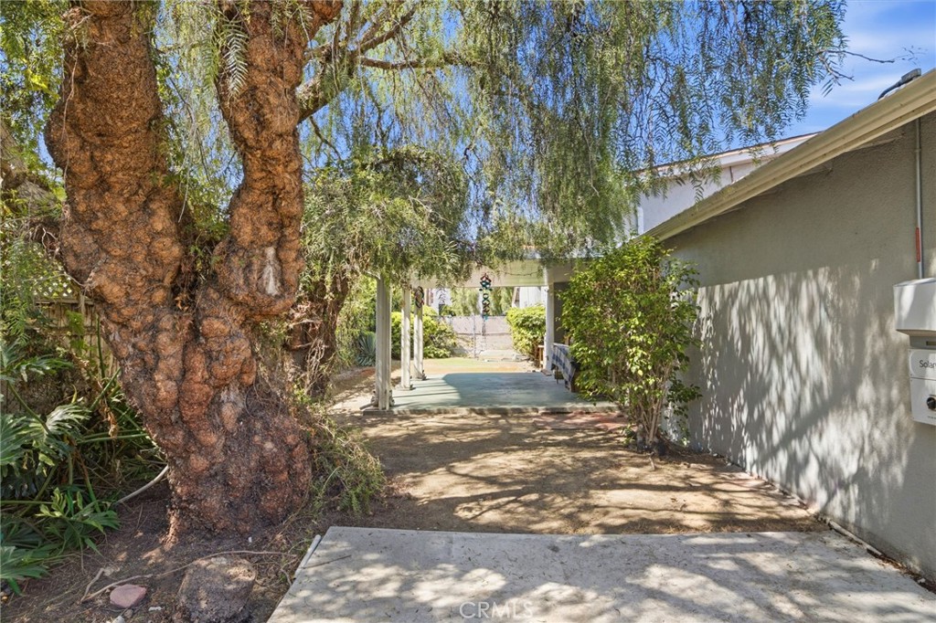 3605 South Barrington Avenue Property Photo 19