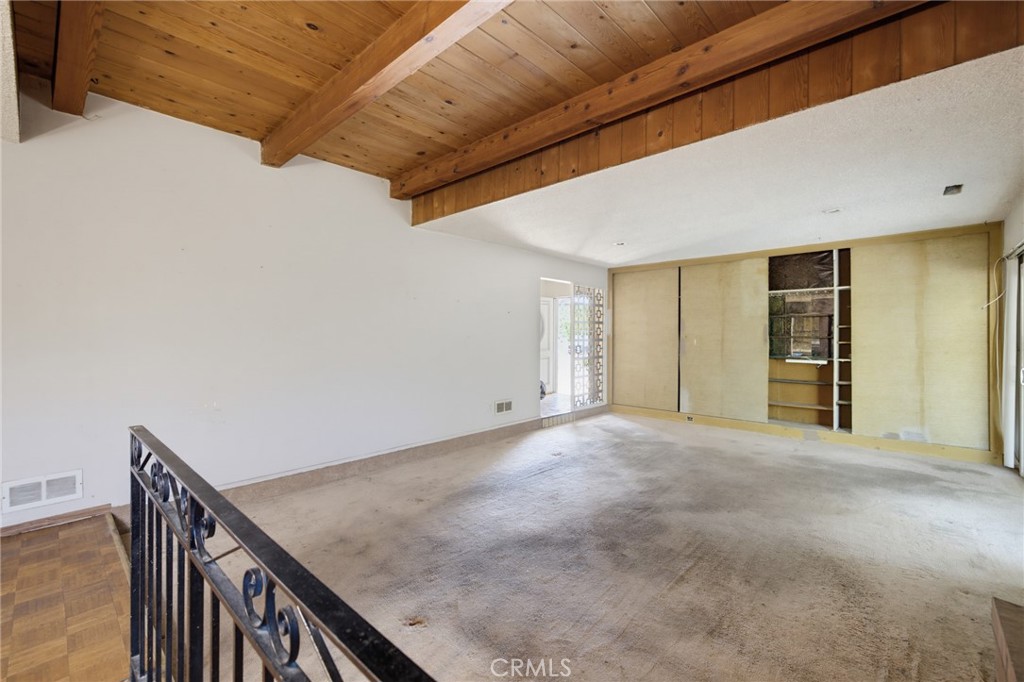 3605 South Barrington Avenue Property Photo 25
