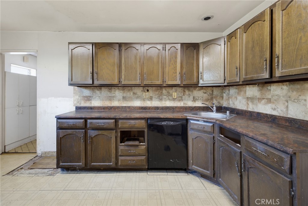 3605 South Barrington Avenue Property Photo 26