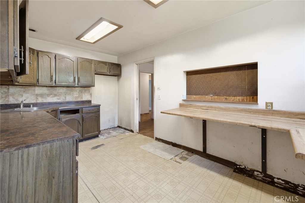 3605 South Barrington Avenue Property Photo 27