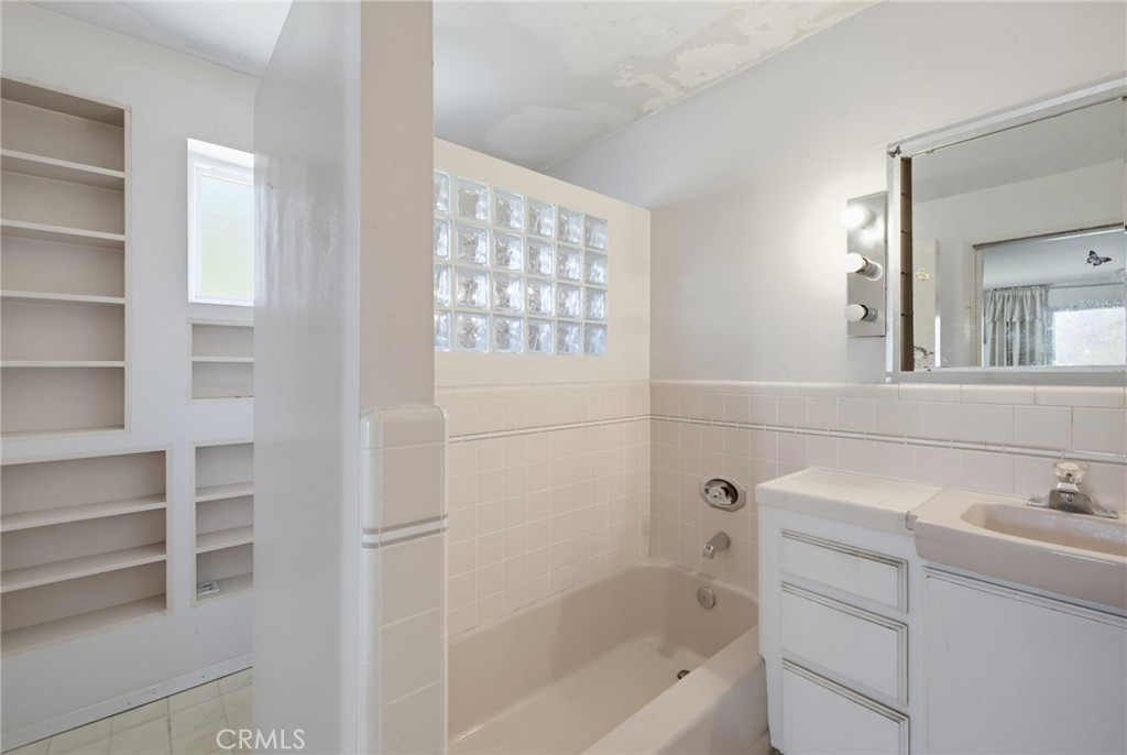 3605 South Barrington Avenue Property Photo 43