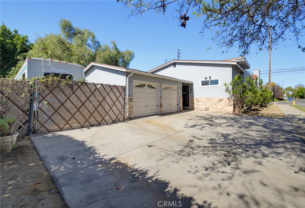 3605 South Barrington Avenue Property Photo 48