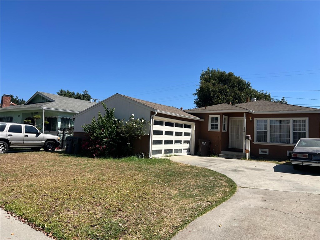 428 W School Street W Property Photo 1