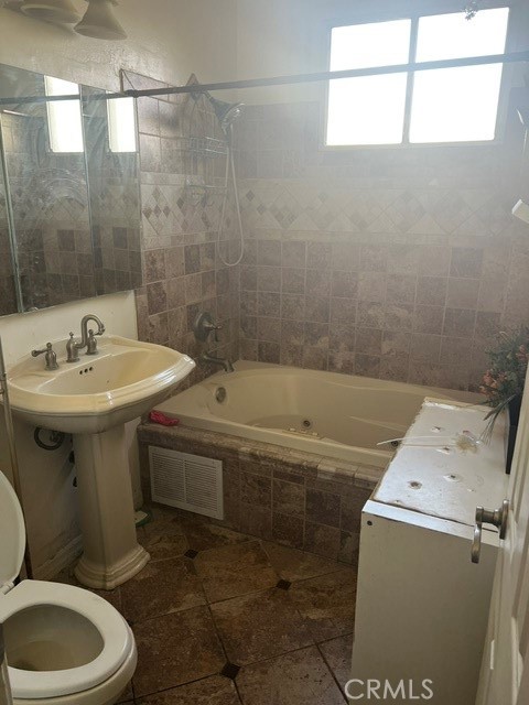 428 W School Street W Property Photo 8