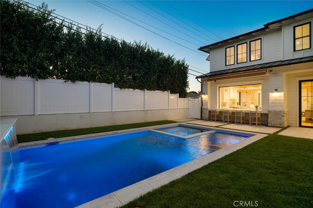 1002 10th Property Photo 4