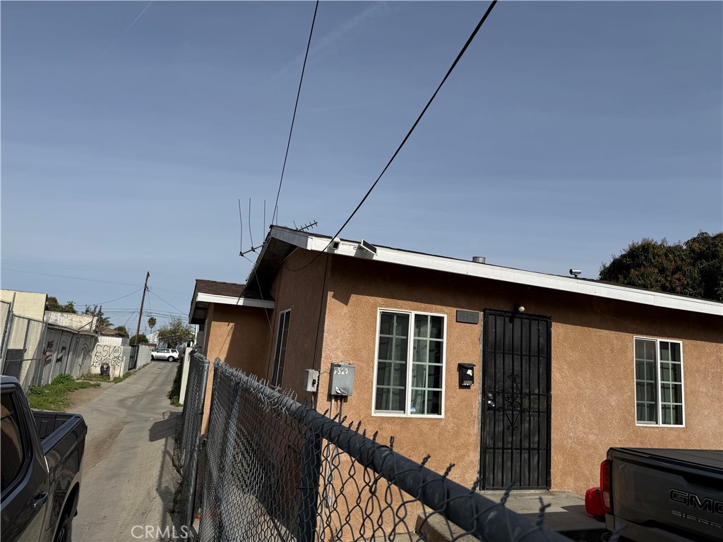 1515 E Young Property Photo 3