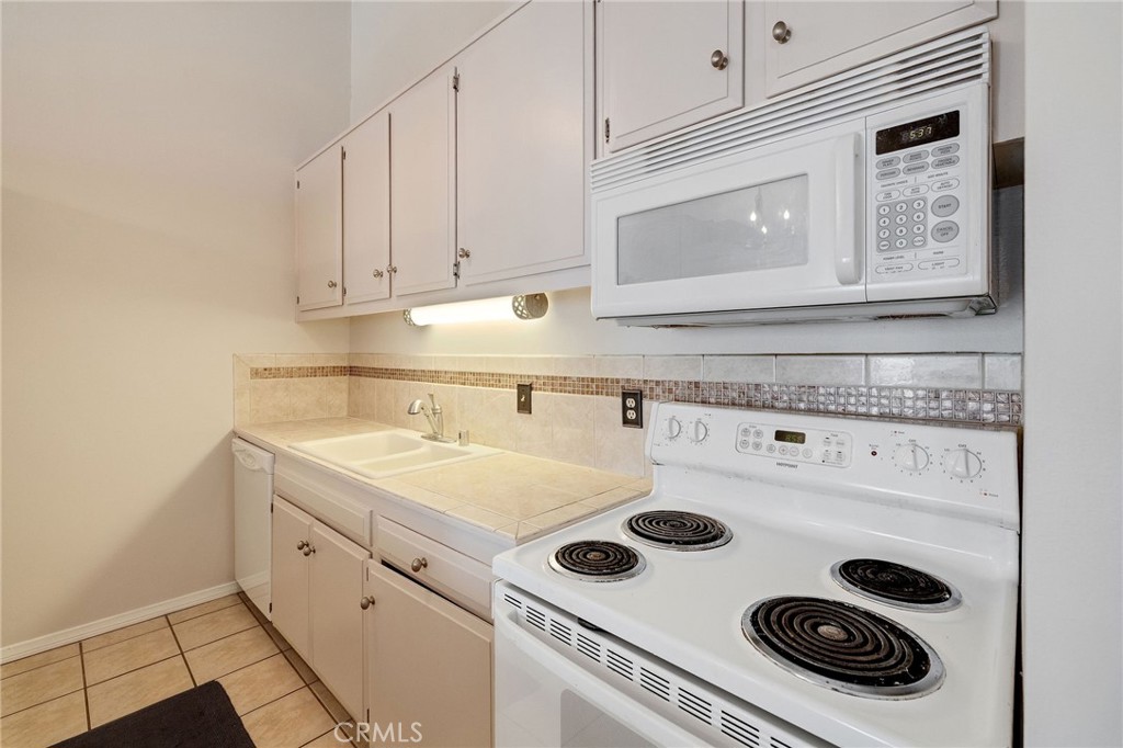 902 Camino Real 204 Property Photo 15